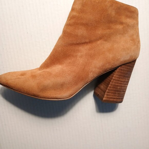 Steve Madden Suede Brown Boots with block heels with side zippers. - Picture 8 of 8